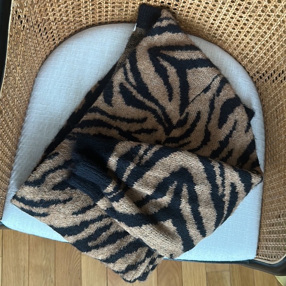 H&M Zebra Print Jacquard-knit Cardigan - Picture 3 of 5